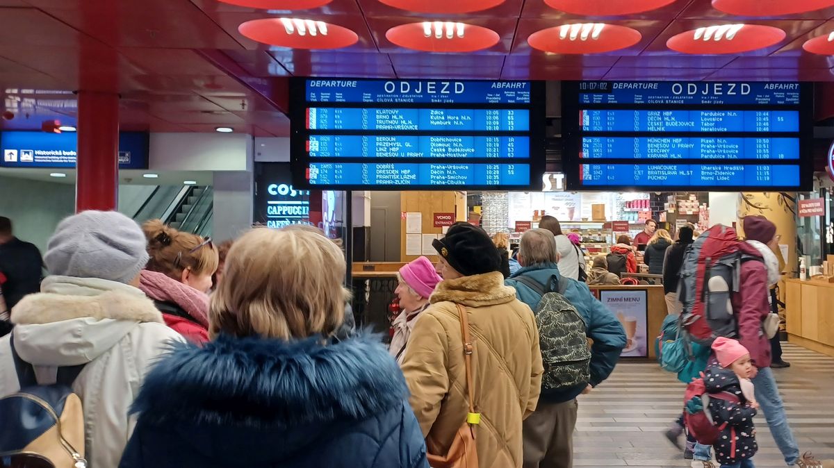 Krádež kabelů zastavila vlaky na koridoru